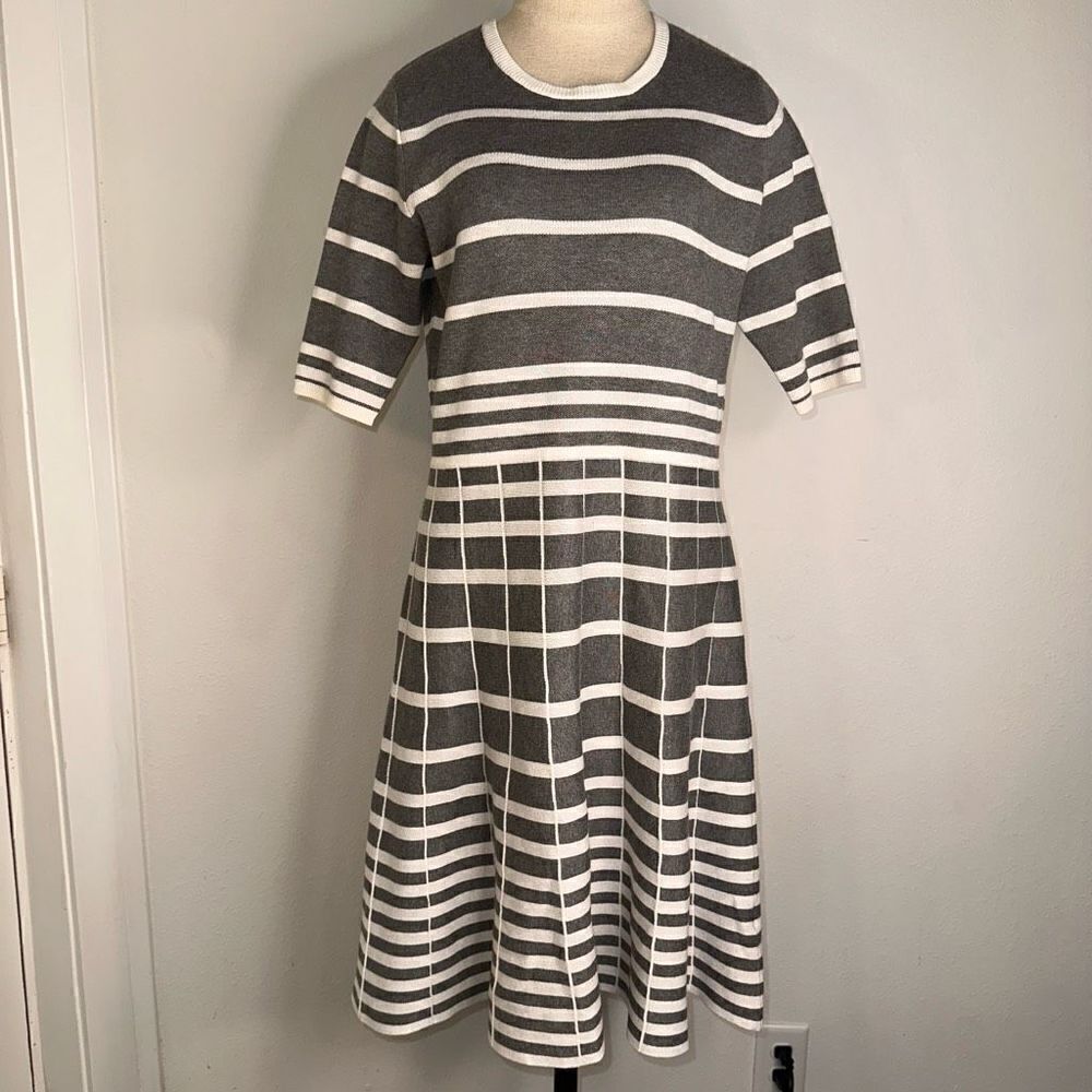 Danny and Nicole Womens L Gray & White Striped Modern Fit n Flare Sweater Dress‎